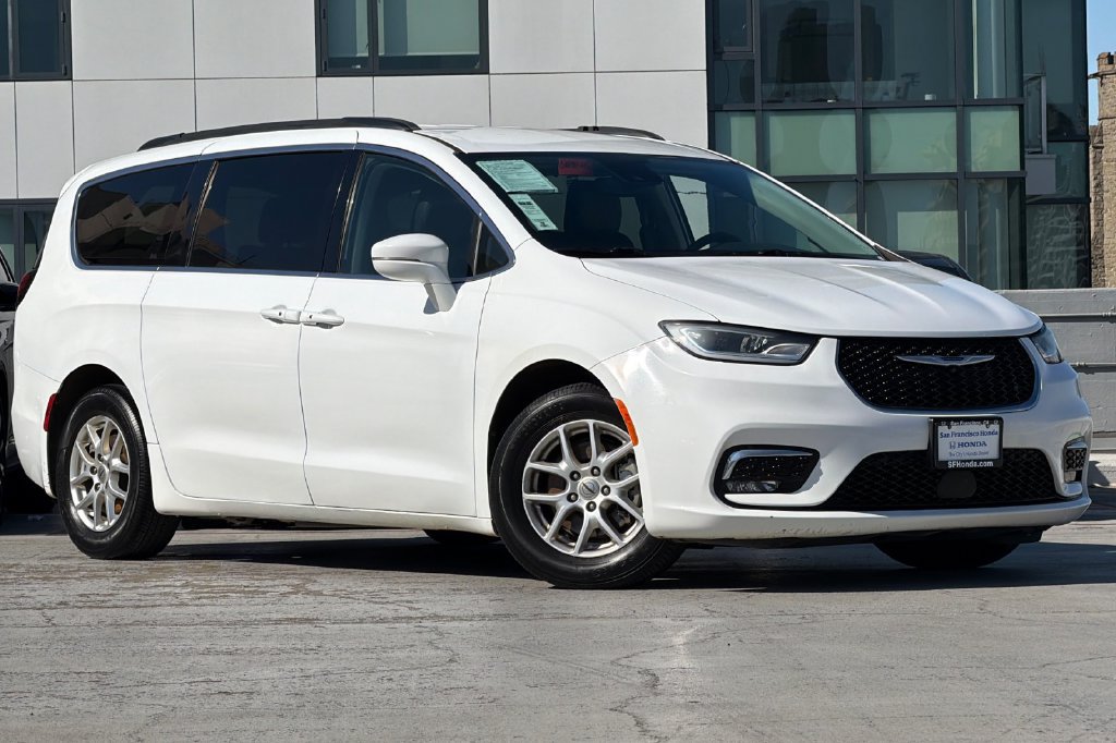 Used 2022 Chrysler Pacifica Touring-L FWD image 2