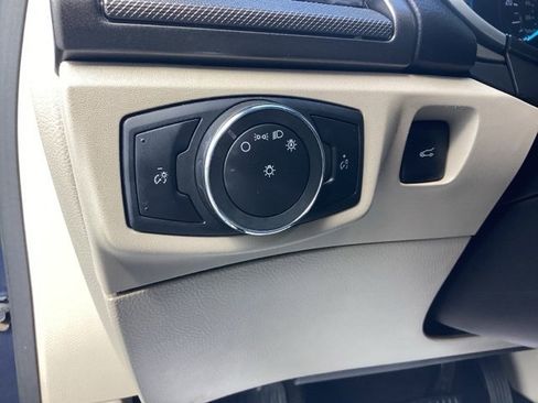 Used 2019 Ford Fusion SE image 12