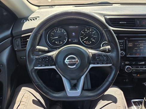 Used 2018 Nissan Rogue SV AWD/4WD image 17