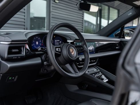 Certified 2025 Porsche Macan Electric RWD image 4