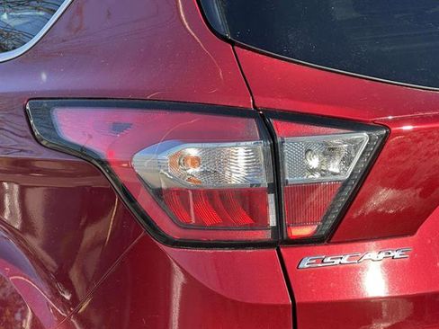 Used 2018 Ford Escape SE w/ SE Sync 3 Package image 9