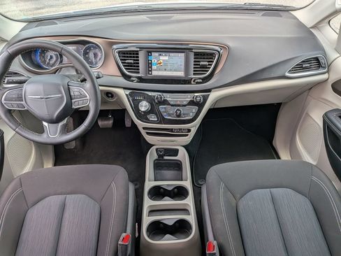 Used 2023 Chrysler Voyager LX FWD image 23