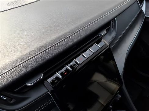 New 2025 Jeep Grand Cherokee L Limited image 18