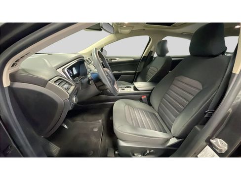 Used 2020 Ford Fusion SE FWD image 12
