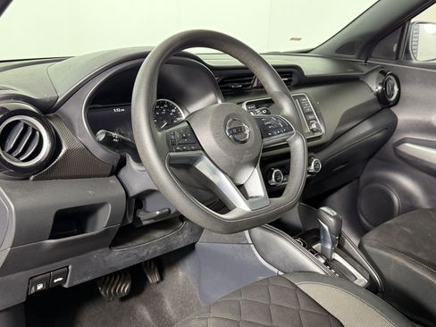 Used 2020 Nissan Kicks SV FWD image 3