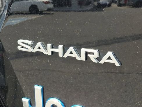 Used 2023 Jeep Wrangler Unlimited Sahara w/ Cold Weather Group image 33