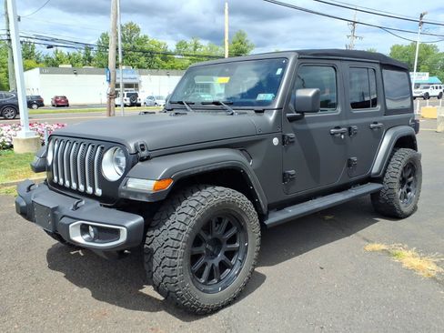 Used 2022 Jeep Wrangler Unlimited Sahara w/ LED Lighting Group AWD/4WD image 8