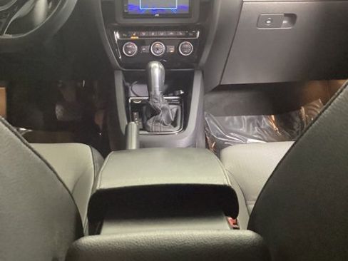 Used 2016 Volkswagen Jetta SEL Premium image 22