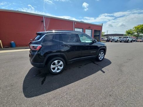 Used 2019 Jeep Compass Latitude w/ Cold Weather Group AWD/4WD image 10