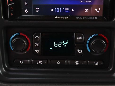 Used 2006 Chevrolet Silverado 2500 LT w/ Heavy-Duty Power Package image 40