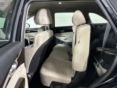 Used 2019 Kia Sorento LX image 31