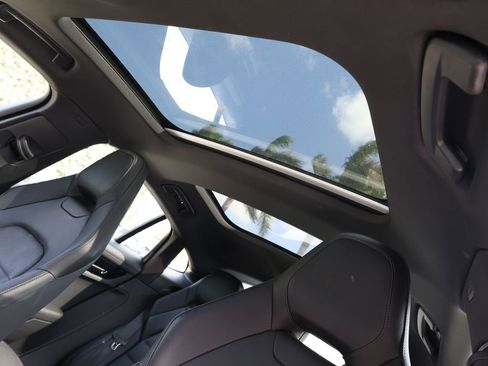 Used 2025 Porsche Panamera RWD image 18