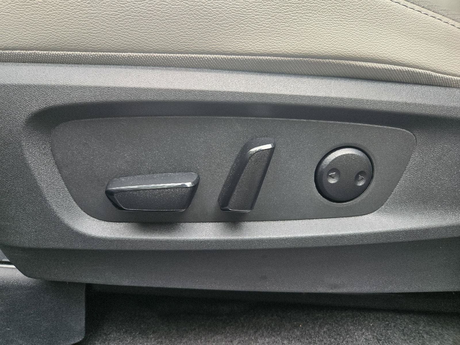 Used 2025 Nissan Pathfinder SL AWD/4WD image 14