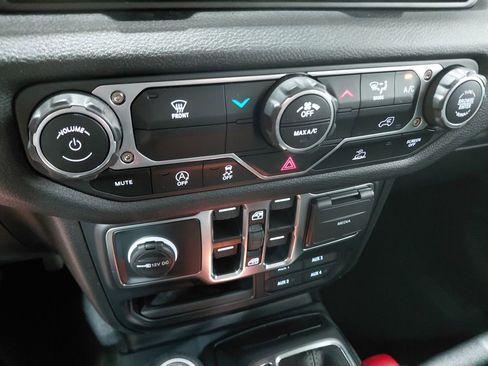 Used 2025 Jeep Wrangler Unlimited Sport AWD/4WD image 27