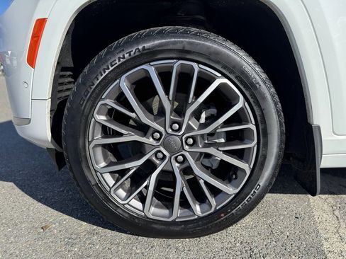 Used 2024 Jeep Grand Cherokee L Summit image 3