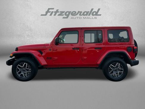 Used 2025 Jeep Wrangler Unlimited Sahara AWD/4WD image 8
