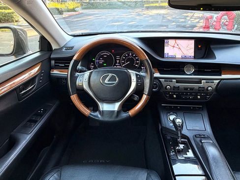 Used 2013 Lexus ES 300h w/ Luxury Pkg image 14