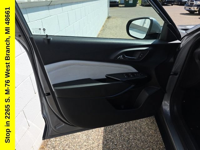 Used 2025 Chevrolet Trax LT FWD image 14