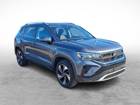 Used 2024 Volkswagen Taos SE image 7