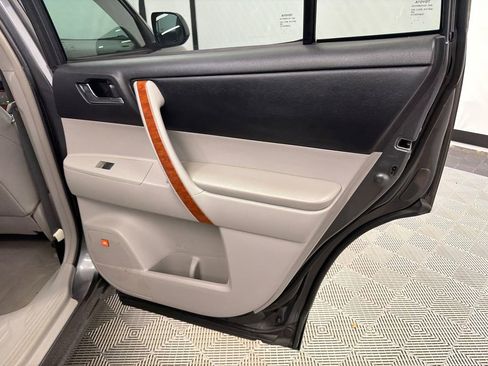 Used 2010 Toyota Highlander Limited FWD image 17