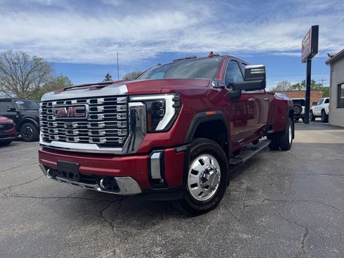 Used 2024 GMC Sierra 3500 Denali w/ Denali Reserve Package AWD/4WD image 2