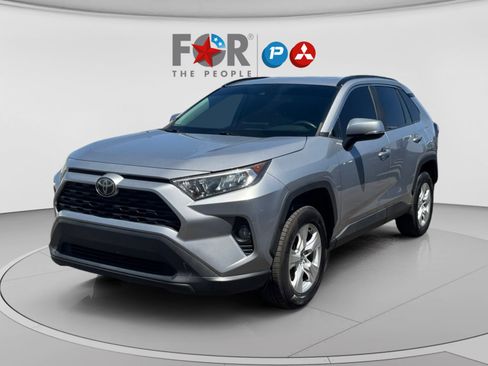Used 2021 Toyota RAV4 XLE FWD image 1