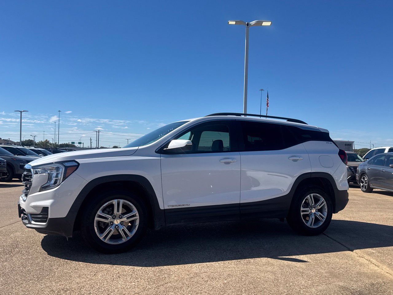 Used 2022 GMC Terrain SLE w/ Driver Convenience Package FWD image 13