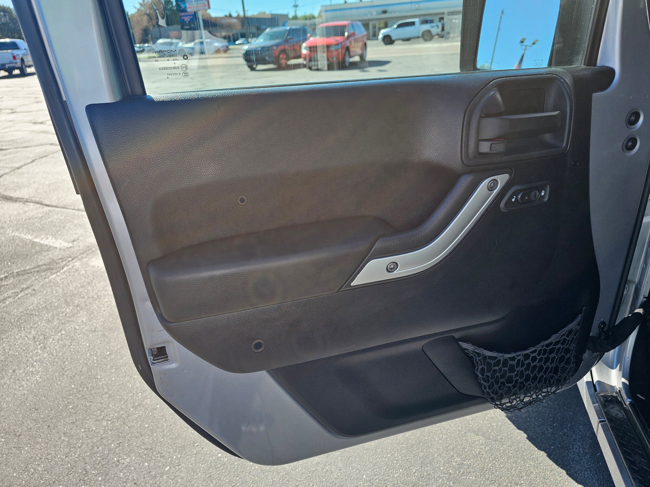 Used 2013 Jeep Wrangler Unlimited Sahara w/ Connectivity Group AWD/4WD image 10