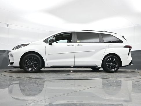 Used 2025 Toyota Sienna XSE AWD/4WD image 22