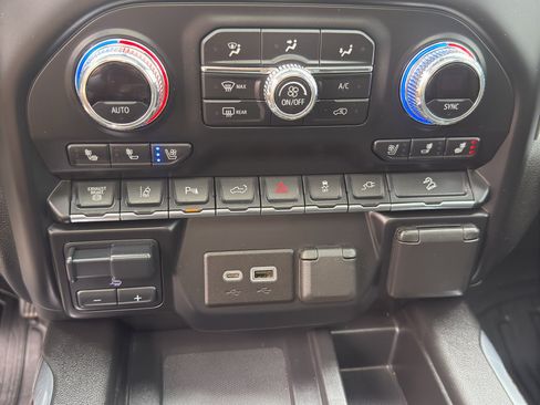 Used 2020 GMC Sierra 3500 Denali w/ Denali Ultimate Package AWD/4WD image 26