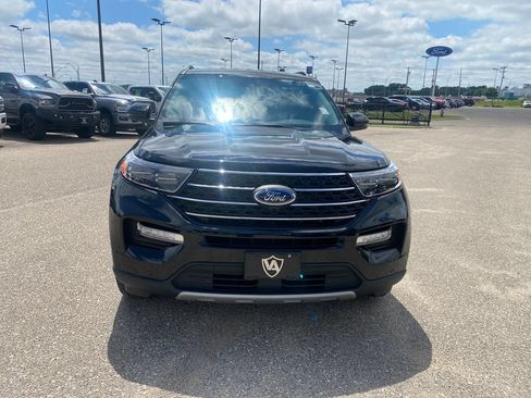 Used 2024 Ford Explorer XLT w/ Equipment Group 202A AWD/4WD image 9