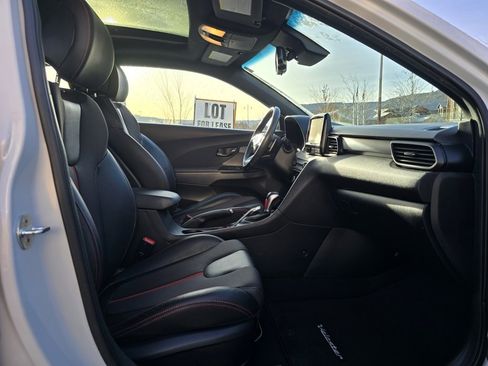 Used 2020 Hyundai Veloster Turbo image 24