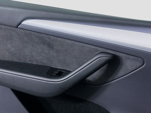Used 2023 Tesla Model Y AWD image 15