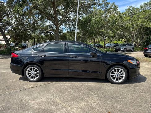 Used 2020 Ford Fusion SE image 2