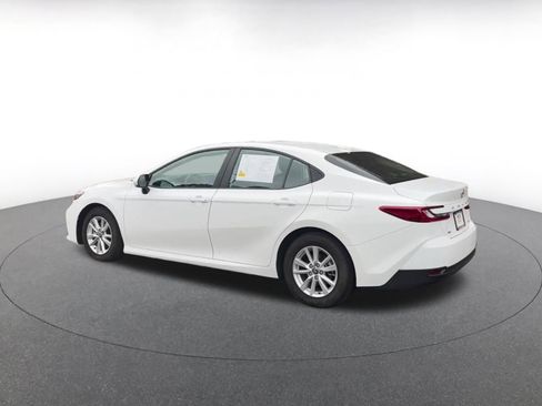 Used 2025 Toyota Camry LE image 10