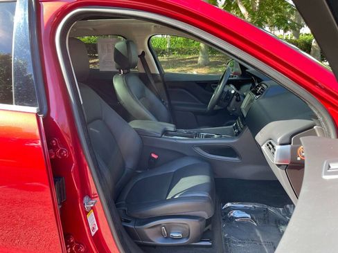 Used 2019 Jaguar F-PACE Premium AWD/4WD image 9