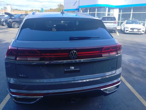Used 2024 Volkswagen Atlas Cross Sport SEL image 4