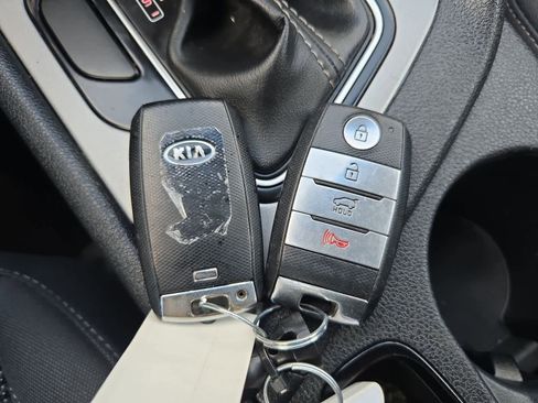 Used 2018 Kia Niro LX image 32