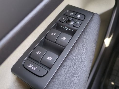 New 2026 Volvo XC40 B5 Ultra w/ Protection Package Premier image 23