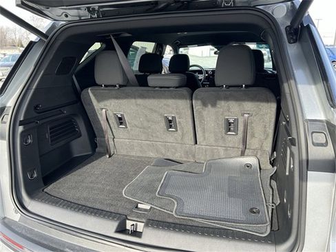 Certified 2025 Chevrolet Traverse LT image 18