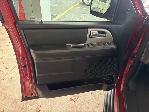 Used 2017 Ford Expedition XLT w/ Equipment Group 202A image 6