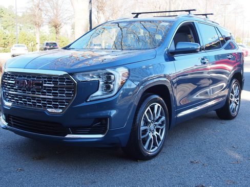 Used 2024 GMC Terrain Denali w/ Denali Premium Package image 3