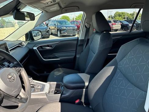 Used 2025 Toyota RAV4 XLE AWD/4WD image 24