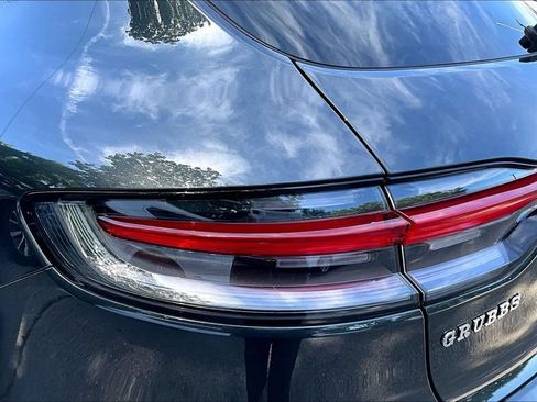 Used 2022 Porsche Macan w/ Premium Package Plus AWD/4WD image 42
