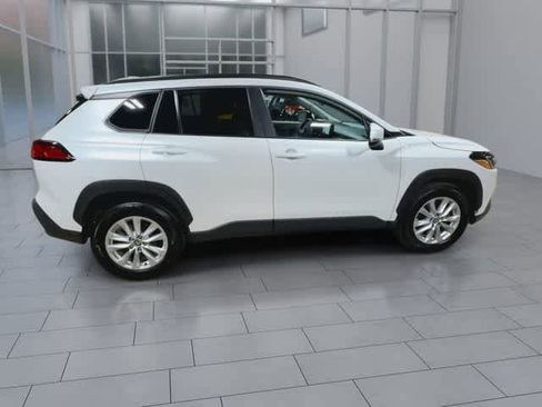 Certified 2024 Toyota Corolla Cross LE w/ Moonroof Package AWD/4WD image 9