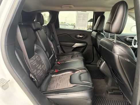 Used 2022 Jeep Cherokee Latitude w/ Trailer Tow Group AWD/4WD image 28