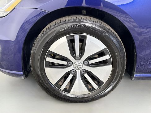 Used 2017 Volkswagen e-Golf SEL Premium image 38