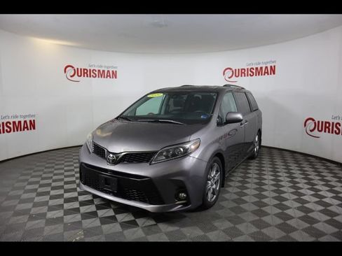 Used 2019 Toyota Sienna SE Premium FWD image 2