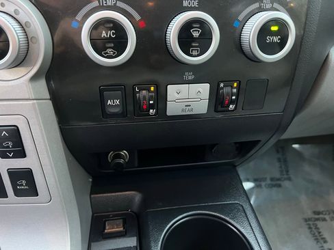 Used 2008 Toyota Sequoia Platinum image 38