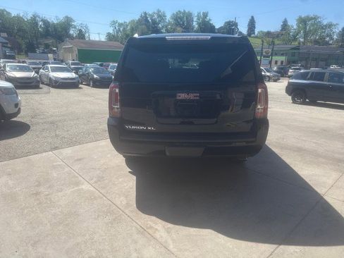 Used 2017 GMC Yukon XL SLT w/ Premium Edition AWD/4WD image 5